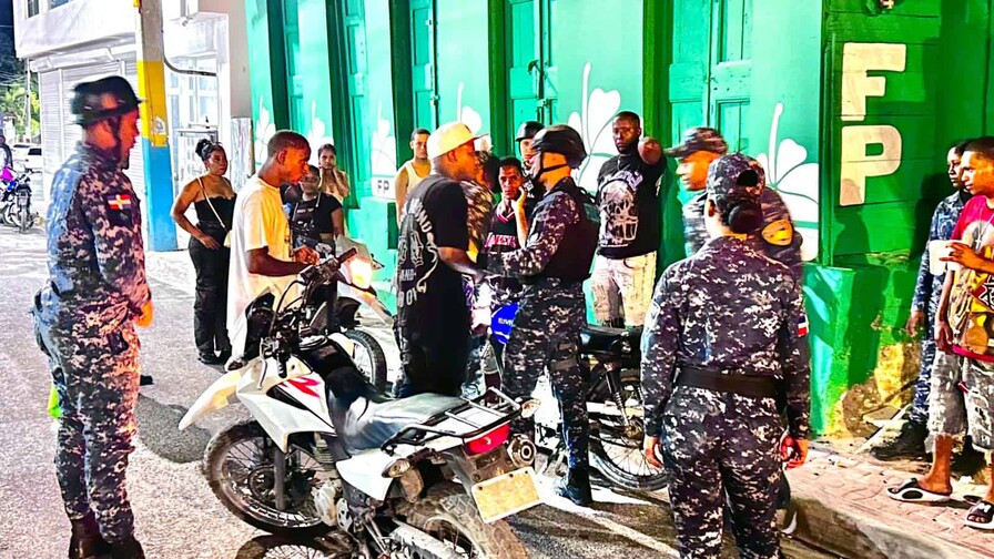 Déficit de policías limita patrullaje en municipios de Barahona Déficit de policías limita patrullaje en municipios de Barahona