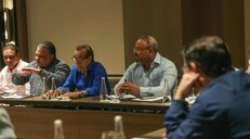 Choferes acuerdan mantener sin aumento las tarifas del transporte
