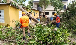 Ventarr&oacute;n y lluvias provocan inundaciones moment&aacute;neas en varios puntos de Santiago