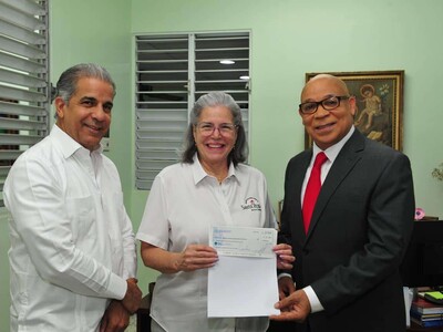 Marino Zapete entrega donación al Instituto para Sordos Santa Rosa