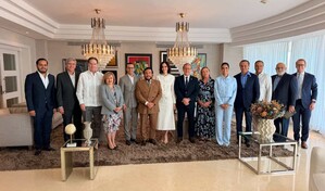 Vicepresidente de El Salvador comparte con empresarios dominicanos durante visita a RD