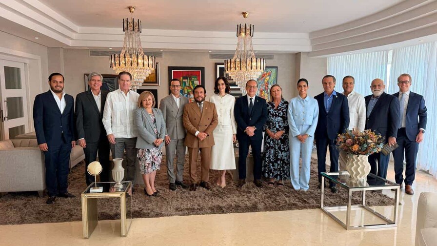 Vicepresidente de El Salvador comparte con empresarios dominicanos durante visita a RD Vicepresidente de El Salvador comparte con empresarios dominicanos durante visita a RD