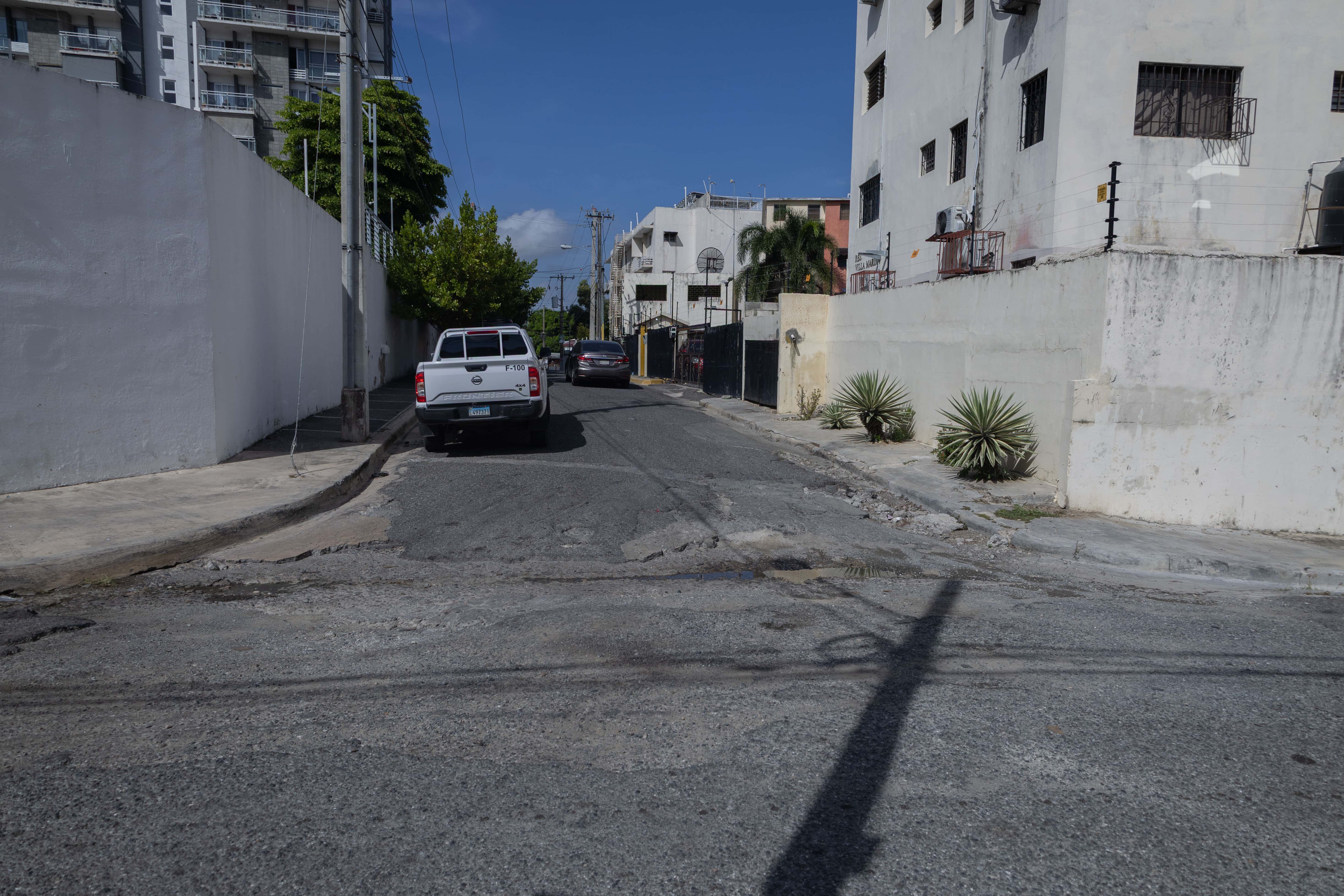 Vecinos reclaman con frecuencia solución al deterioro de sus calles.