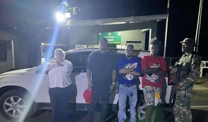 Yo le di una bola, dice abogada al ser detenida transportando haitianos indocumentados
