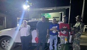 Yo le di una bola, dice abogada al ser detenida transportando haitianos indocumentados