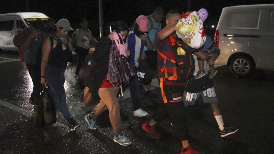 Más de 600 migrantes reanudan su camino hacia Estados Unidos Más de 600 migrantes reanudan su camino hacia Estados Unidos