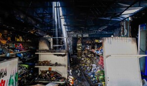 Incendio destruye surtidora de alimentos en Santiago