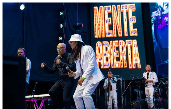 Menteabierta feliz con su debut ante miles de personas en el Estadio Ol&iacute;mpico con Ram&oacute;n Orlando