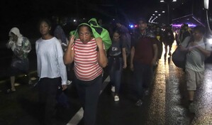 Caravana con m&aacute;s de 600 migrantes retoma camino desde el sur de M&eacute;xico a EE.UU. entre lluvia
