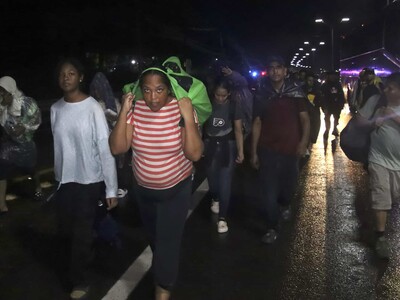 Caravana más de 600 migrantes retoma camino México a EE.UU.