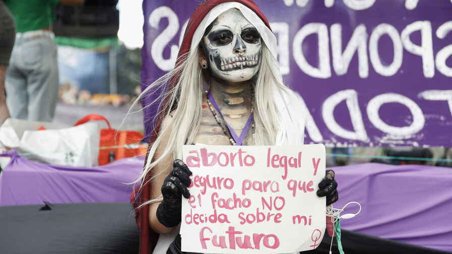 Mujeres toman las calles de Colombia para defender el derecho al aborto
