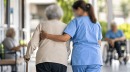 Am&eacute;rica Latina envejece y pone a prueba sus sistemas de salud, advierte informe de la OCDE