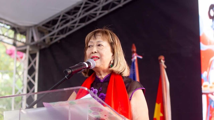 Rosa Ng B&aacute;ez defiende el comercio chino en el pa&iacute;s y dice que aporta a la econom&iacute;a
