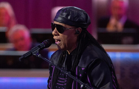 Stevie Wonder celebra 50 a&ntilde;os del m&iacute;tico Songs in the key of life con un mini&aacute;lbum
