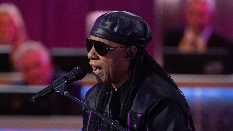 Stevie Wonder celebra 50 a&ntilde;os del m&iacute;tico Songs in the key of life con un mini&aacute;lbum