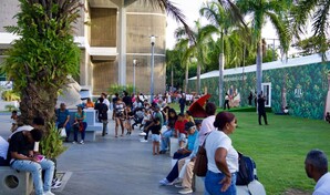 Entre libros y actividades, visitantes disfrutan de la Feria del Libro 2026 este domingo
