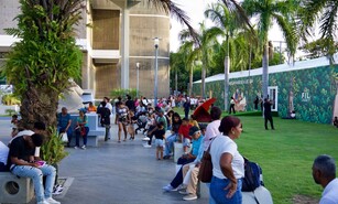 Entre libros y actividades, visitantes disfrutan de la Feria del Libro 2026 este domingo