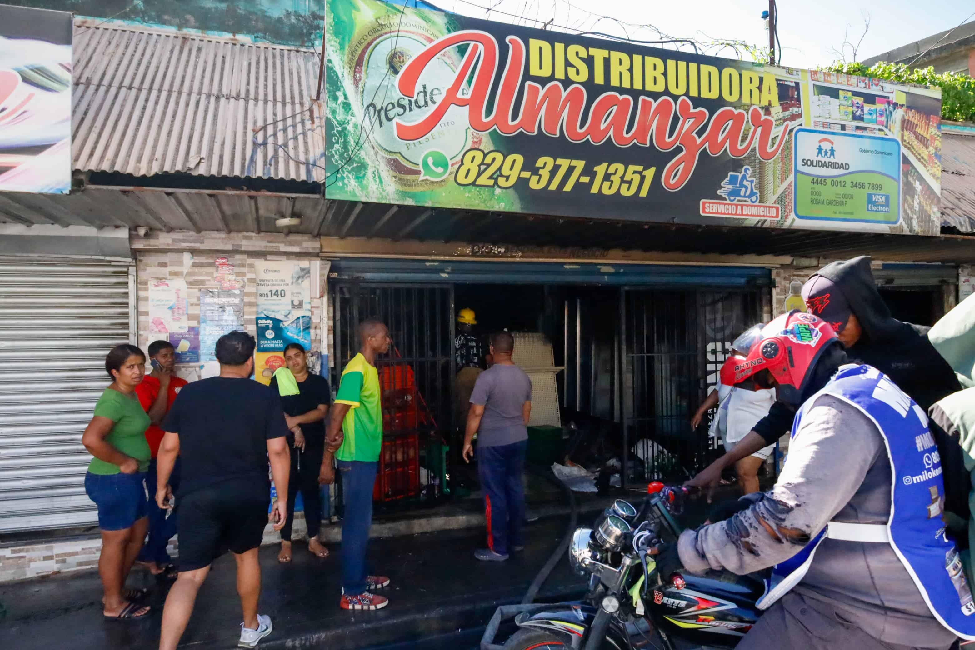 El fuego se inici&oacute; alrededor de las 3:00 de la madrugada por causas que hasta el momento se desconocen.<br><br>