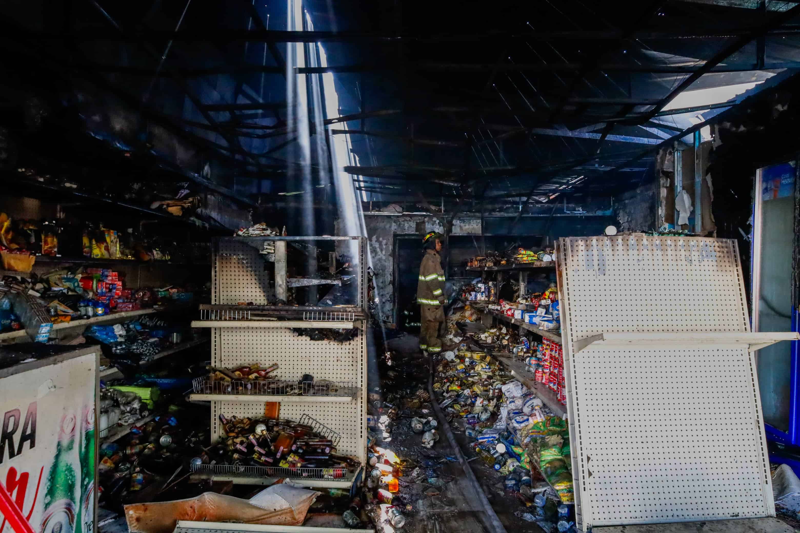 El fuego se inici&oacute; alrededor de las 3:00 de la madrugada por causas que hasta el momento se desconocen.<br><br>