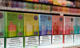 California prohibir&aacute; la venta de cigarrillos electr&oacute;nicos desechables a partir de 2028