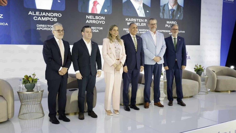 Puertos, tecnolog&iacute;a y conectividad: la nueva agenda mar&iacute;tima de RD