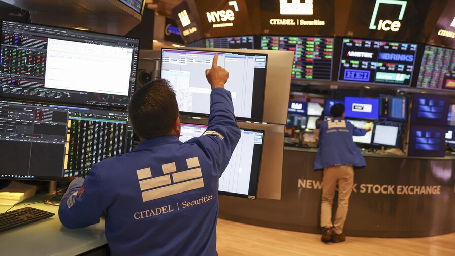 El petr&oacute;leo de Texas baja un 2.21 % pendiente de avances diplom&aacute;ticos sobre Oriente Medio