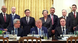 Trump anuncia que l&iacute;deres tecnol&oacute;gicos acordaron regular la IA