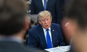 Jueza de EE.UU. suspende anuncios de Trump financiados con fondos p&uacute;blicos