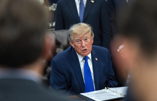 Trump publica el tel&eacute;fono de un senador para que se le presione por ley de cambio de hora