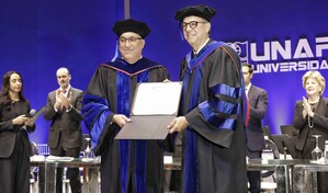 Unapec otorga Doctorado Honoris Causa al escritor Jos&eacute; M&aacute;rmol