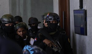 Con armas largas y fuerte custodia trasladan a imputados por caso Juli&aacute;n Oro Duro