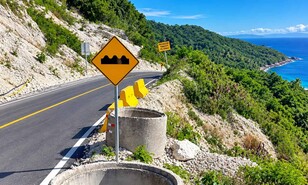 El Derrumbao: un punto cr&iacute;tico que sigue pendiente en la carretera Barahona–Enriquillo