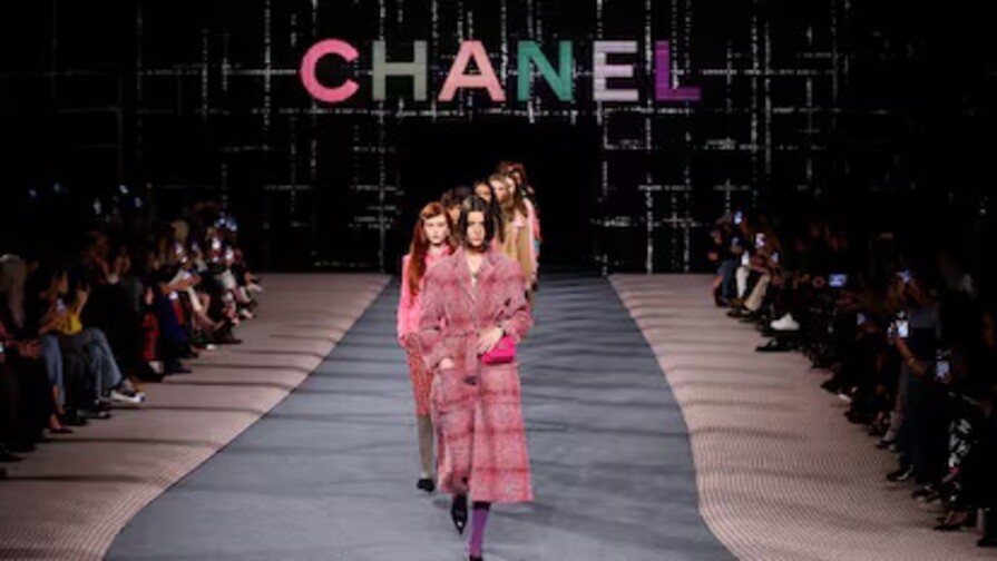 Las firmas de moda reactualizan su legado en los desfiles de París Las firmas de moda reactualizan su legado en los desfiles de París