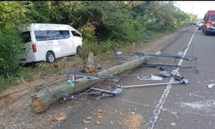 Autob&uacute;s que transportaba estudiantes involucrado en accidente m&uacute;ltiple en la carretera de Mao