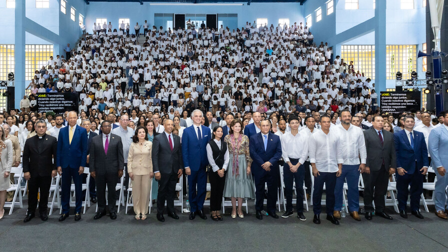 Un millón de becas en 10 años, entre la dispersión y resultados cuestionables