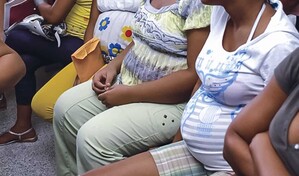 Suben los embarazos de las adolescentes dominicanas y bajan los de las haitianas
