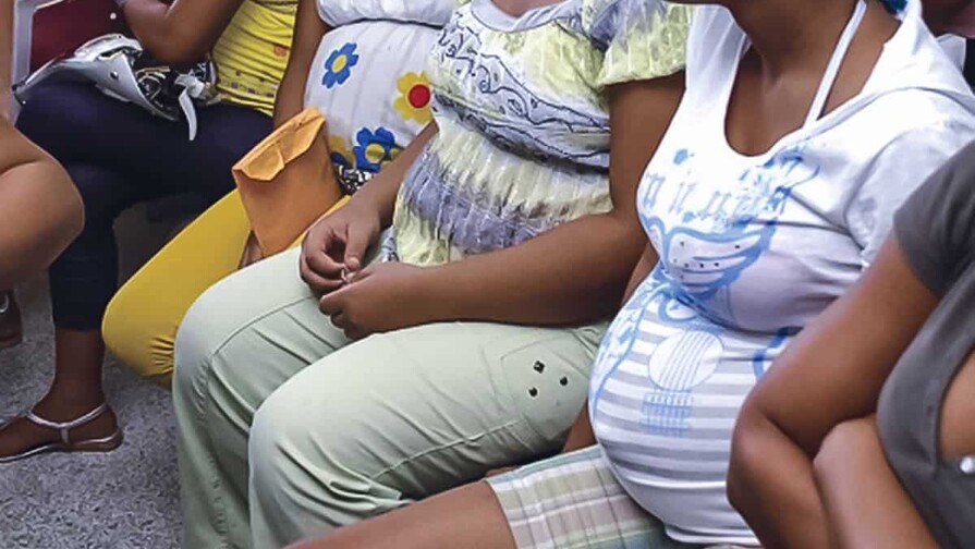 Suben los embarazos de las adolescentes dominicanas y bajan los de las haitianas