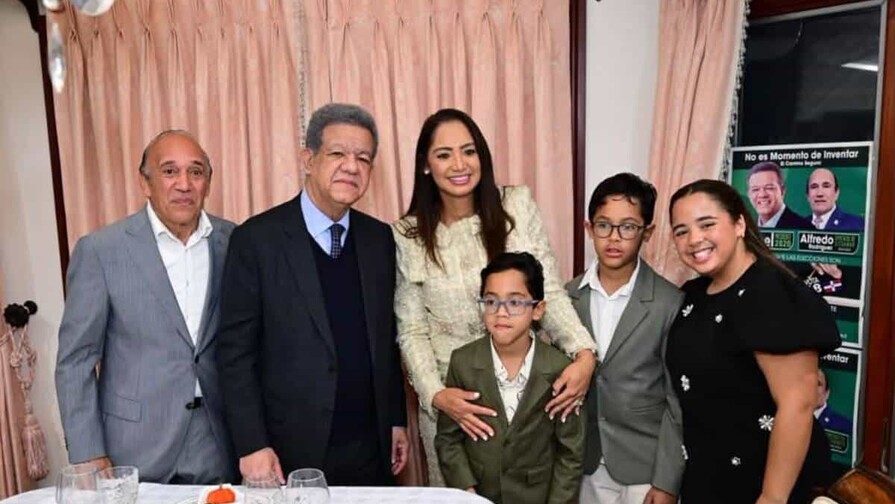 Leonel Fernández propone registro gratuito de hijos de dominicanos nacidos en el exterior Leonel Fernández propone registro gratuito de hijos de dominicanos nacidos en el exterior