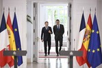 Macron defiende ante Sánchez soluciones firmes de protección de las fronteras comunes Macron defiende ante Sánchez soluciones firmes de protección de las fronteras comunes