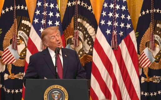 Trump pierde apoyo entre los votantes latinos a un mes de las elecciones legislativas, seg&uacute;n sondeo