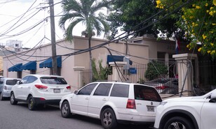 Camiones derriban cables y dejan una estela de peligro en las calles