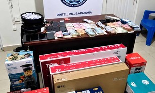 Ofrec&iacute;an premios en efectivo y electrodom&eacute;sticos: nueve detenidos por presunta estafa en Barahona
