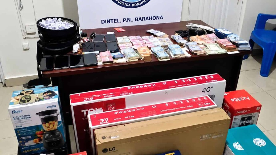 Ofrecían premios en efectivo y electrodomésticos: nueve detenidos por presunta estafa en Barahona Ofrecían premios en efectivo y electrodomésticos: nueve detenidos por presunta estafa en Barahona