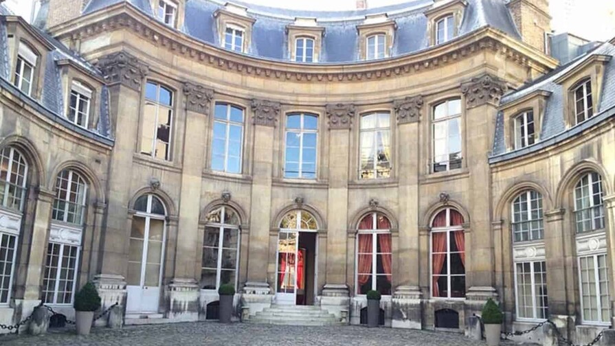 El futuro incierto de la Casa de A. Latina en París tras anuncio de venta de sus locales El futuro incierto de la Casa de A. Latina en París tras anuncio de venta de sus locales