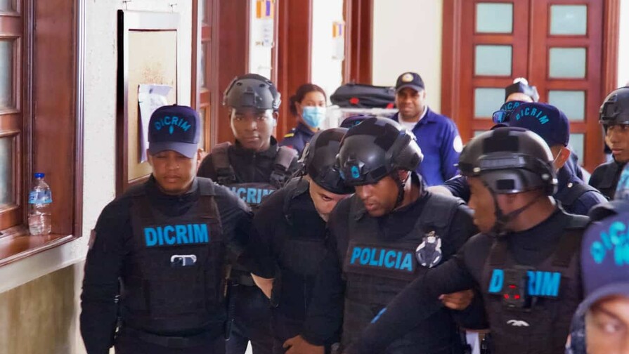 Parientes golpean a hombre imputado de matar a Loyca Alvarado Adames