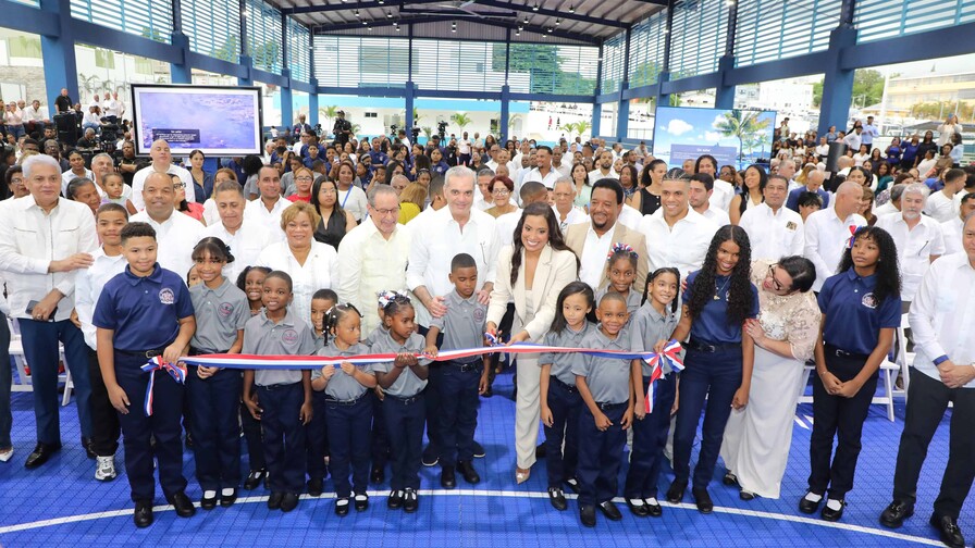 Dejan inaugurado el Complejo Educativo y Deportivo Pedro Martínez en Manoguayabo Dejan inaugurado el Complejo Educativo y Deportivo Pedro Martínez en Manoguayabo