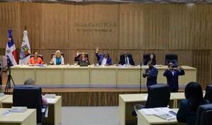 "Aqu&iacute; hay gente con sesos de gallinas": frase de regidor desata protesta entre sus colegas en SDE