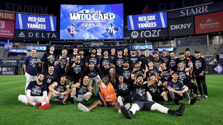 Los Yanquis vencen a los Medias Rojas y avanzan a serie divisional Los Yanquis vencen a los Medias Rojas y avanzan a serie divisional