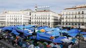 La presidenta de Madrid recurre a la Justicia para intentar desalojar la acampada de Sol