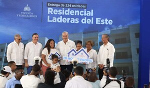 El Gobierno entrega 224 apartamentos en segunda etapa de Laderas del Este